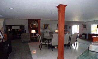 Desayuno completo gratuito y diario