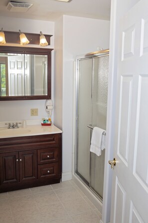 Luxury Suite, King Bed, Jetted Tub | Bathroom | Free toiletries, hair dryer, bathrobes, towels - Long House Manor B And B (Watkins Glen)