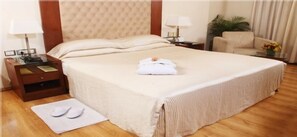 Deluxe Room | Minibar, in-room safe, desk, free WiFi - The Chevron Hotel (Bengaluru)
