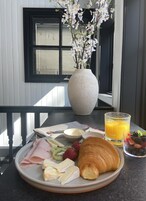 Desayuno continental gratuito y diario