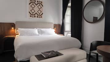 Room, 1 King Bed | Frette Italian sheets, premium bedding, free minibar items, in-room safe