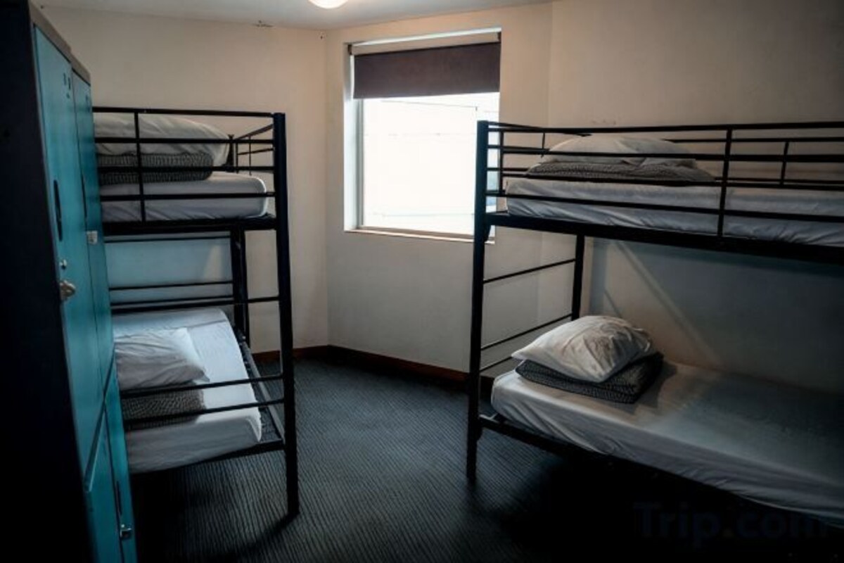 WiFi (free), bed sheets