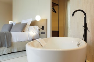 Minibar, caja de seguridad en la habitación, escritorio y wifi gratis