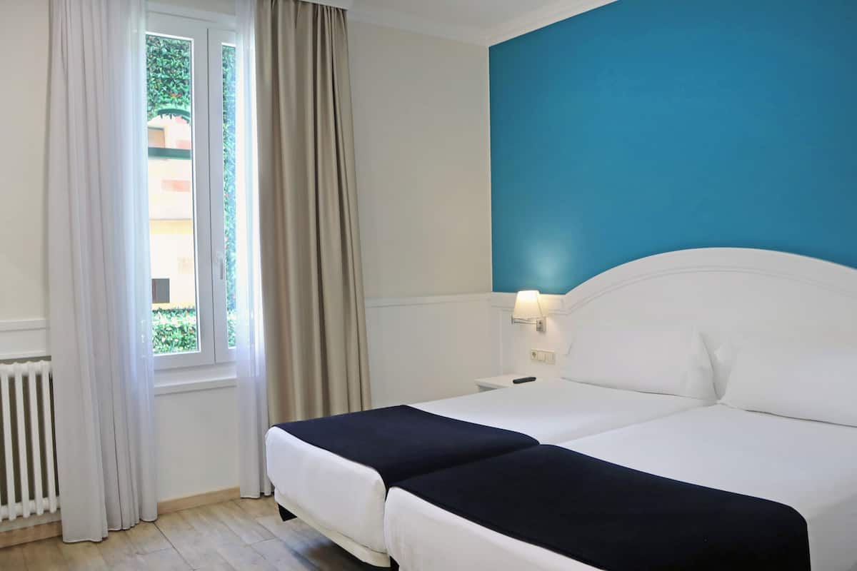 Double Room (Interior) | 1 bedroom, minibar, in-room safe, desk