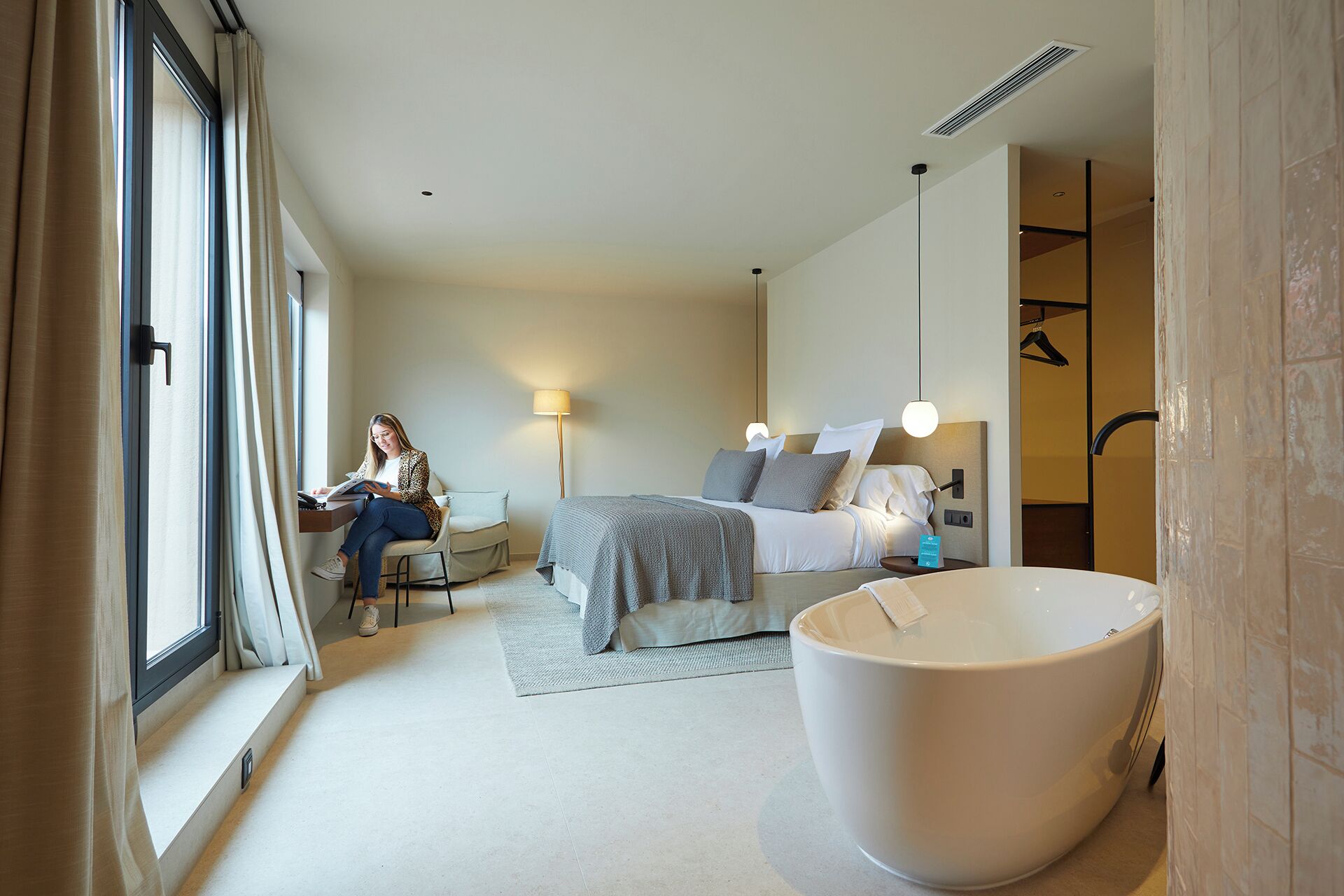 junior suite | 1 bedroom, minibar, in-room safe, desk