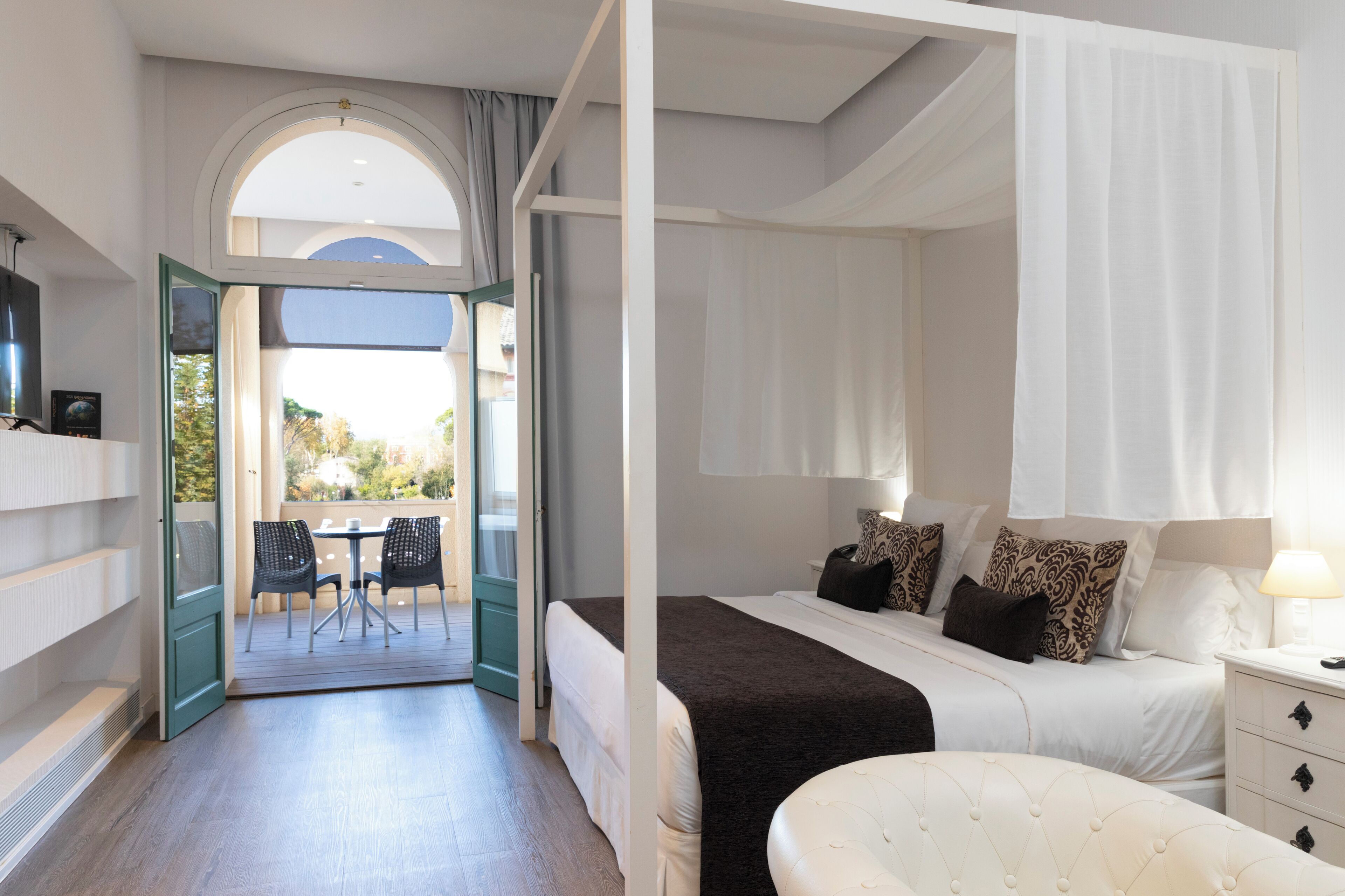 Junior Suite | Minibar, in-room safe, desk, free WiFi