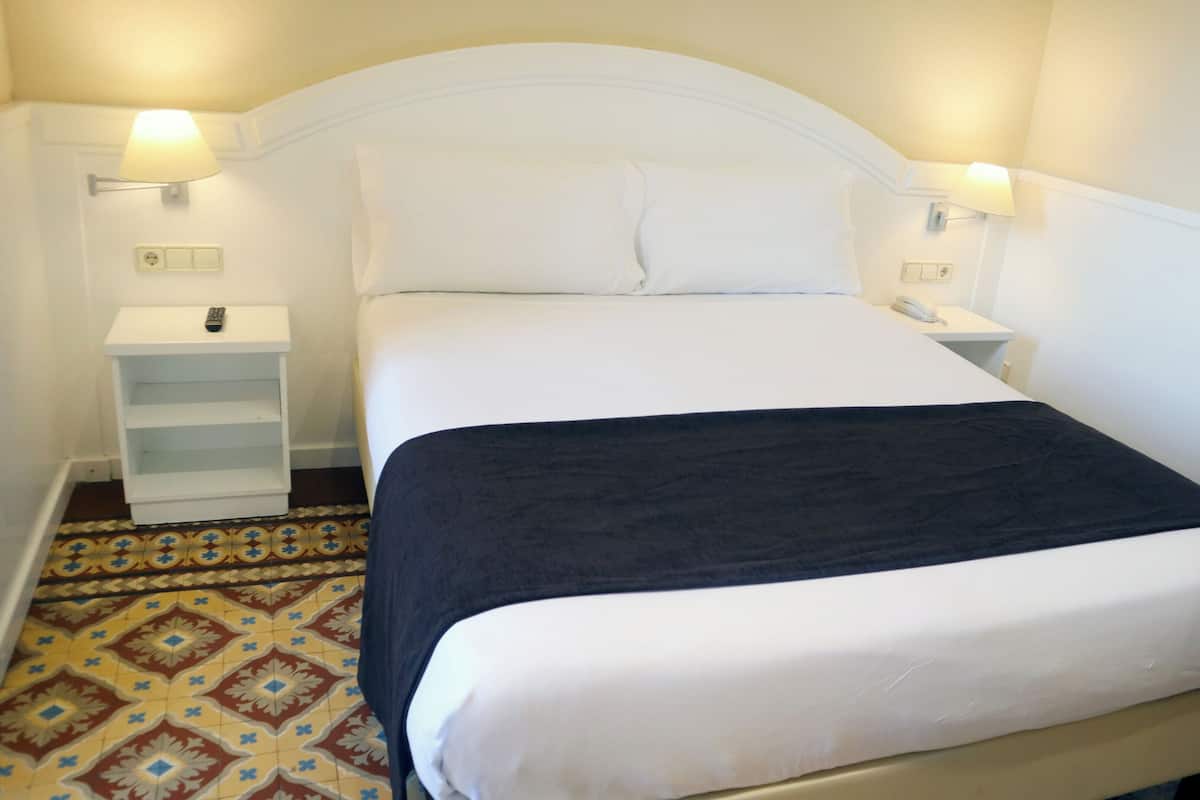 Quarto casal, vista para o jardim | Frigobar, cofres nos quartos, escrivaninha, Wi-Fi de cortesia