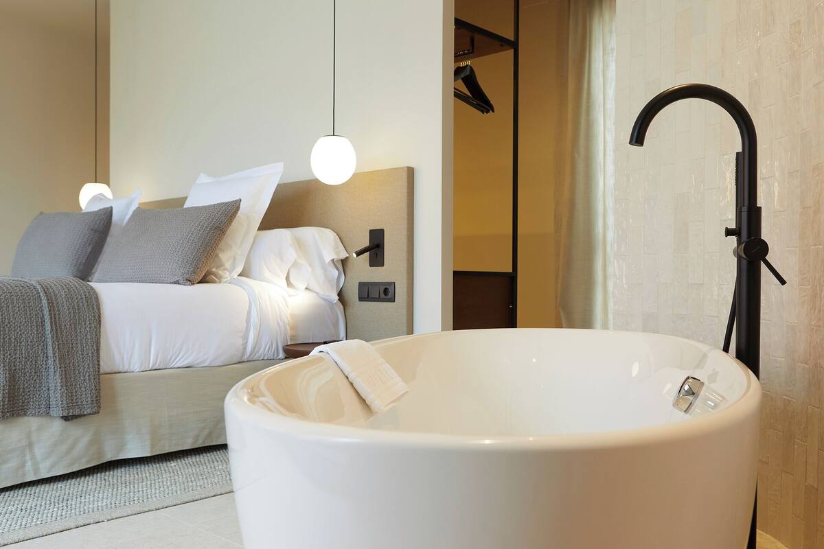 junior suite | 1 bedroom, minibar, in-room safe, desk