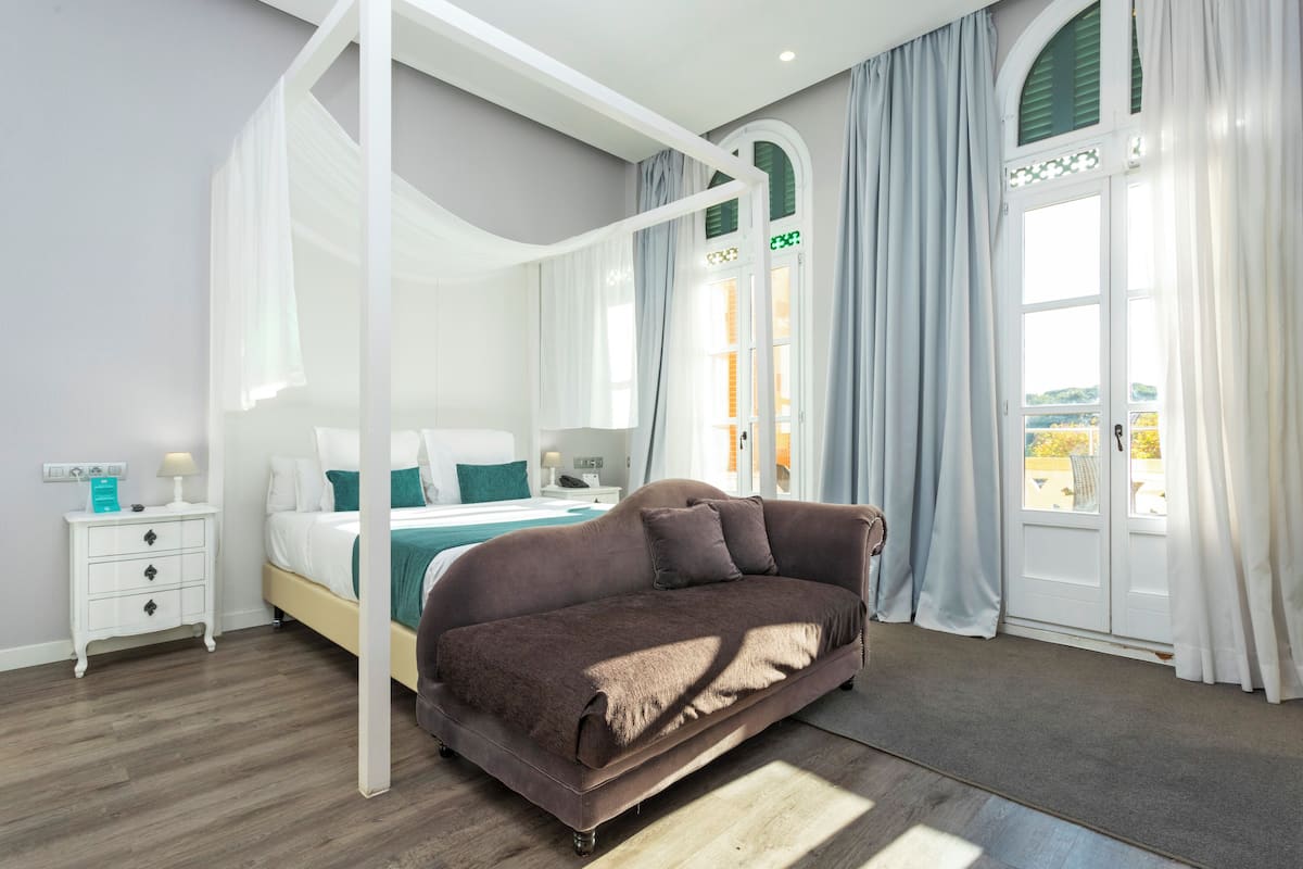 Junior Suite | 1 bedroom, minibar, in-room safe, desk