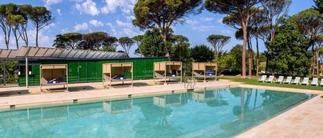 Seasonal outdoor pool