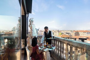 Colazione a buffet a pagamento, servita tutte le mattine 