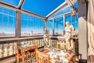 Colazione a buffet a pagamento, servita tutte le mattine 