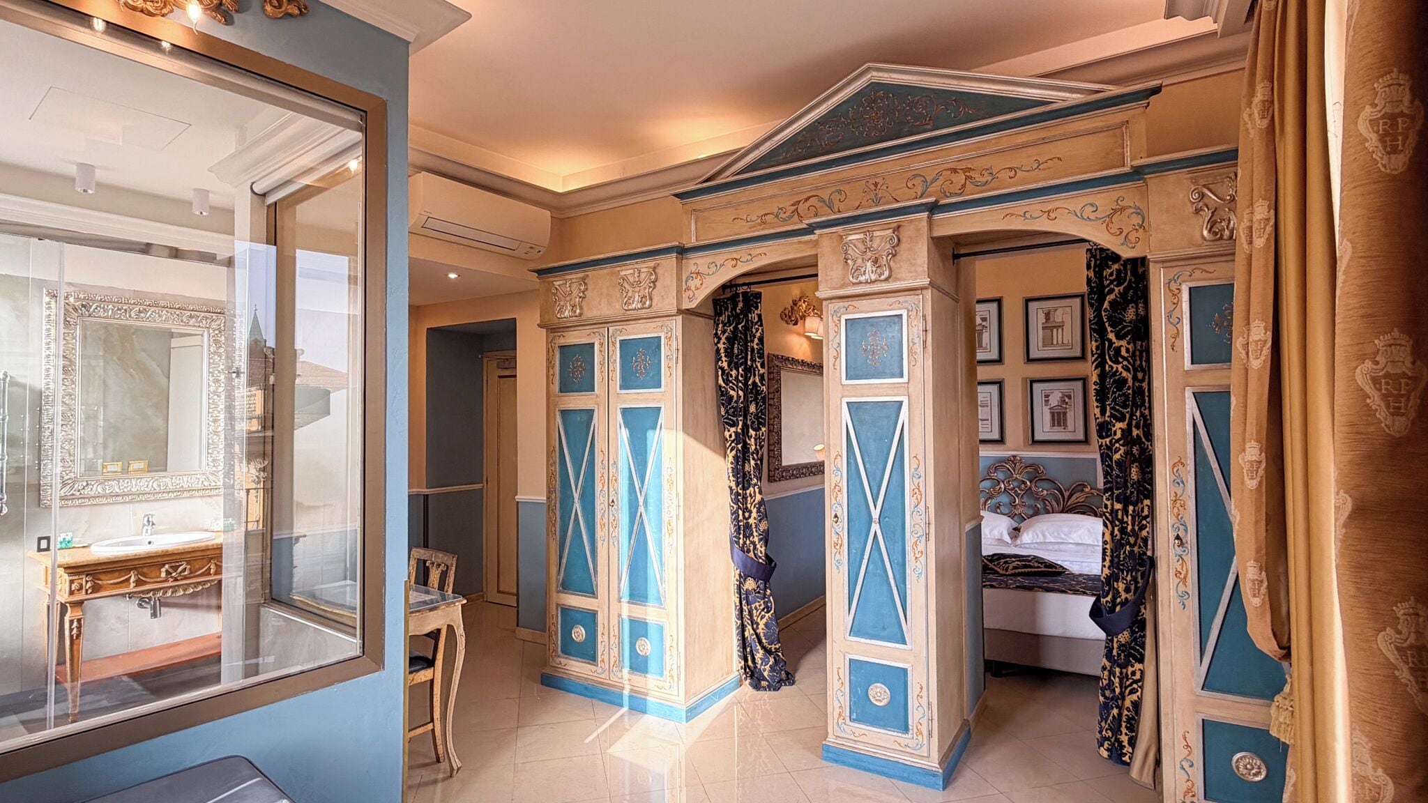 Suite junior | Ropa de cama de alta calidad, minibar, caja fuerte