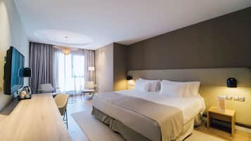 Literie de qualité supérieure, matelas mémoire de forme, minibar