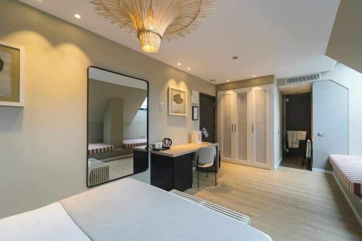 Ropa de cama de alta calidad, colchones con efecto memoria y minibar