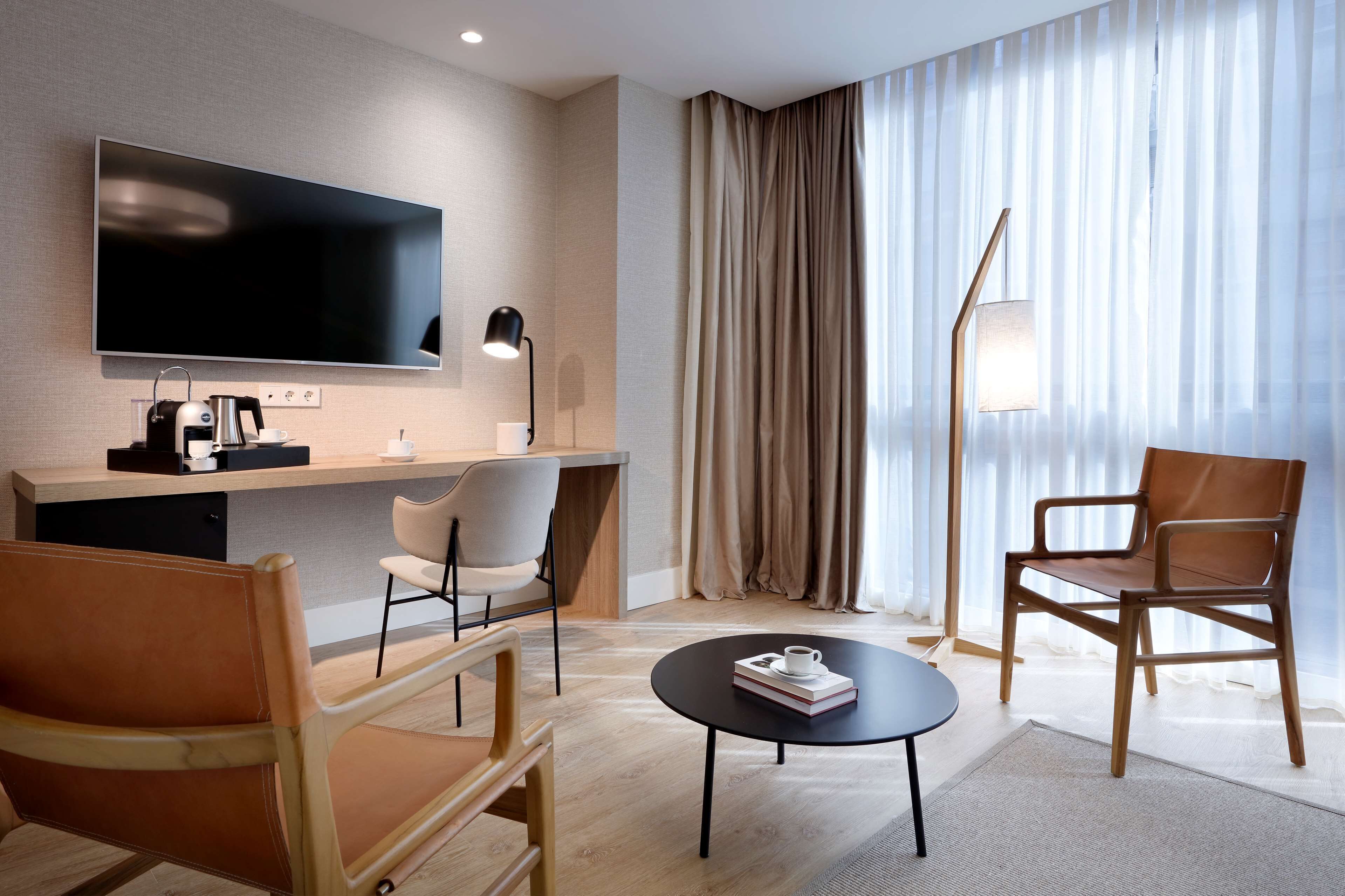 Luxe beddengoed, bedden met traagschuimmatrassen, een minibar