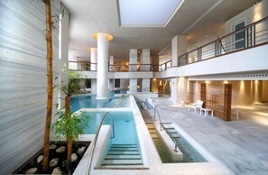 Couples treatment rooms, sauna, hot tub, steam room, Turkish bath