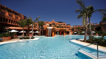 Indoor pool, 5 outdoor pools, pool umbrellas, sun loungers