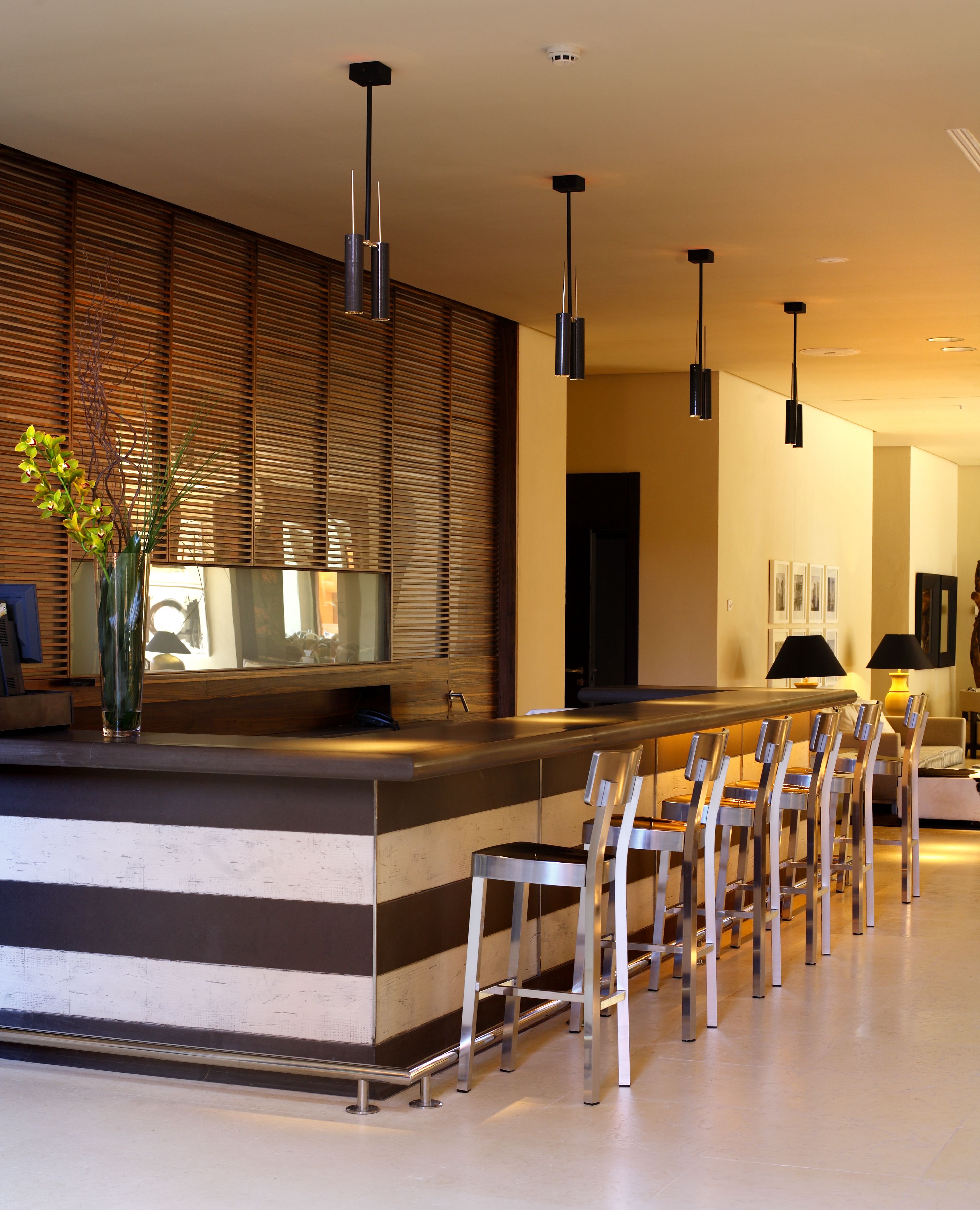 4 bars/lounges, 2 poolside bars, 3 beach bars