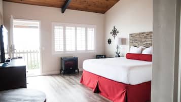 Premium bedding, individually decorated, laptop workspace, free WiFi