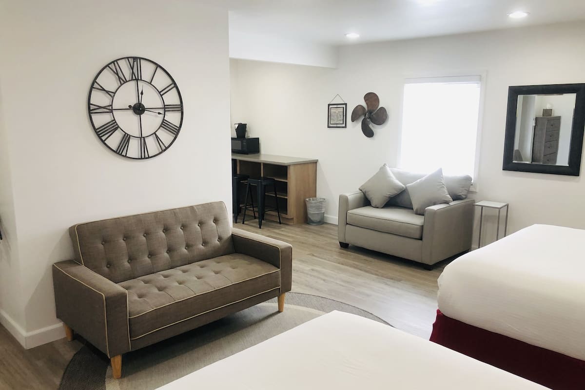 Studio Suite (Pet Friendly) | Premium bedding, laptop workspace, WiFi (free), individually decorated
