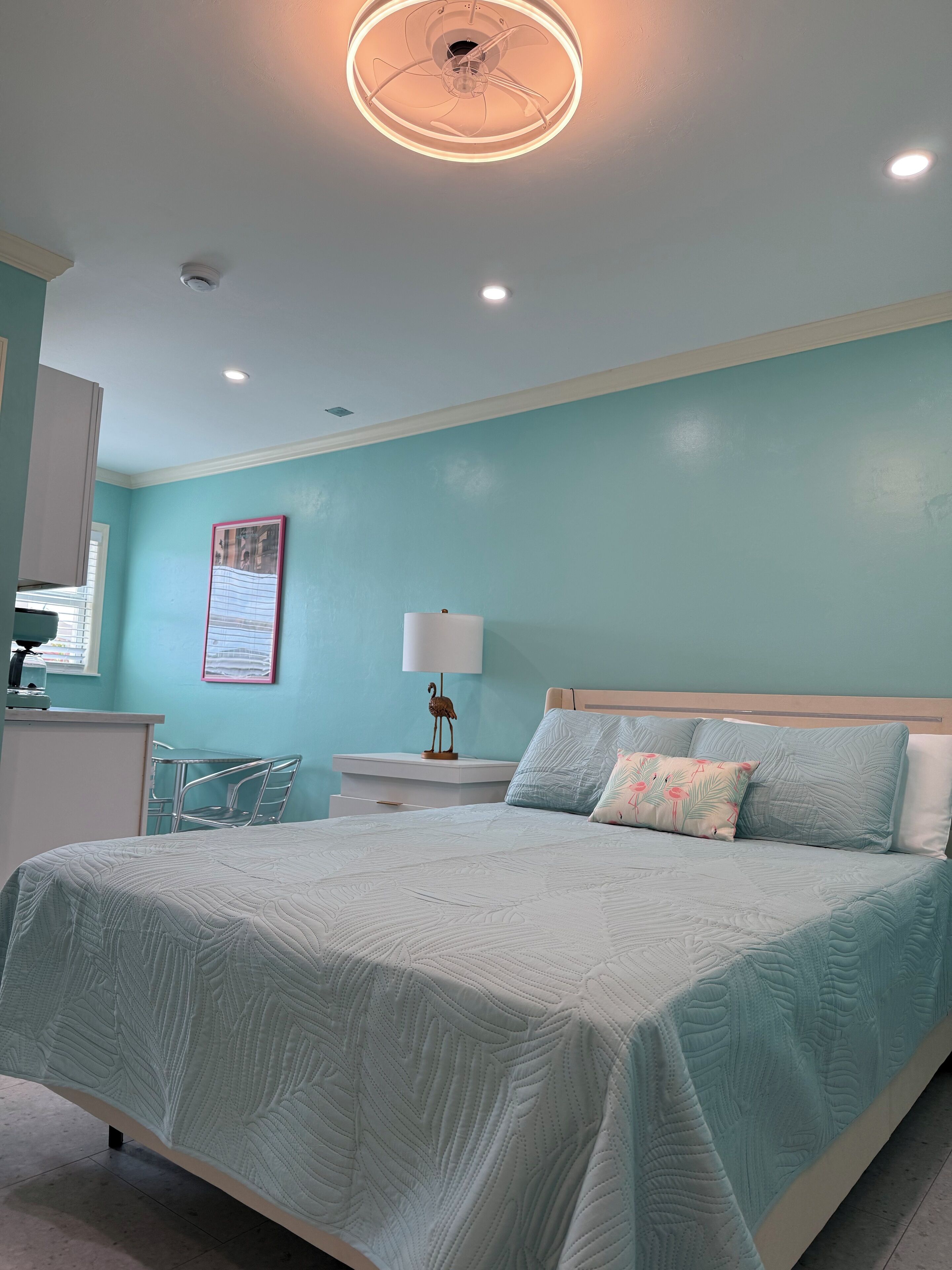 King Standard Room with Kitchenette | Individuell inredning, unika möbler och strykjärn/strykbräda