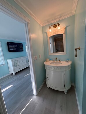 Standard Room | Bathroom