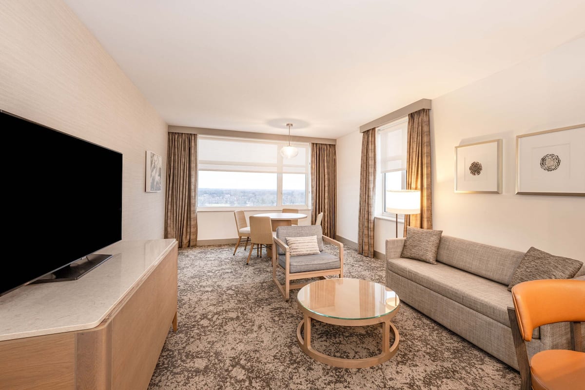 Executive Suite, 1 King Bed with Sofa bed | 1 bedroom, premium bedding, down duvets, pillow-top beds