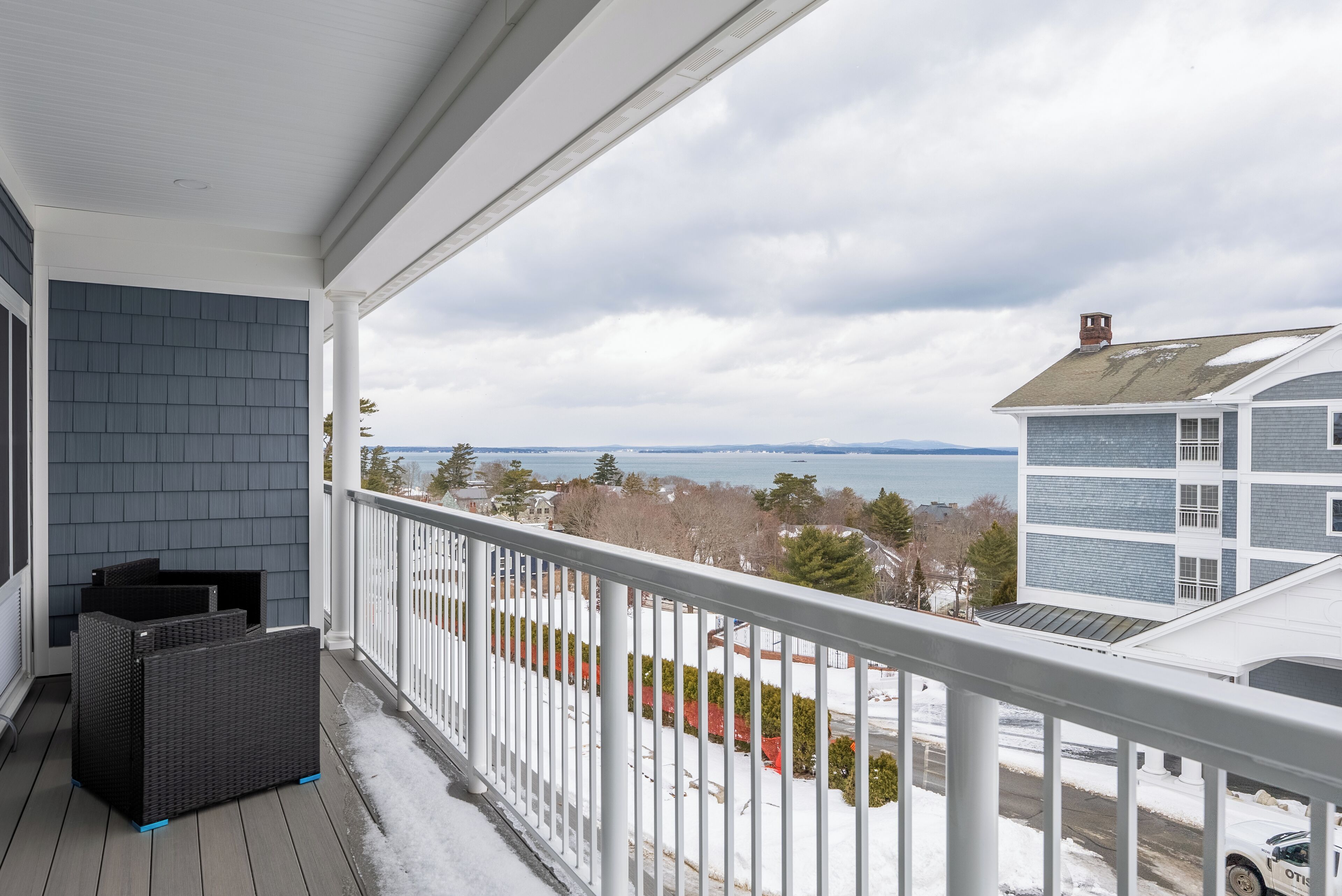 Premiere Oceanview Eden Top Floor King Apartment | Balcony view