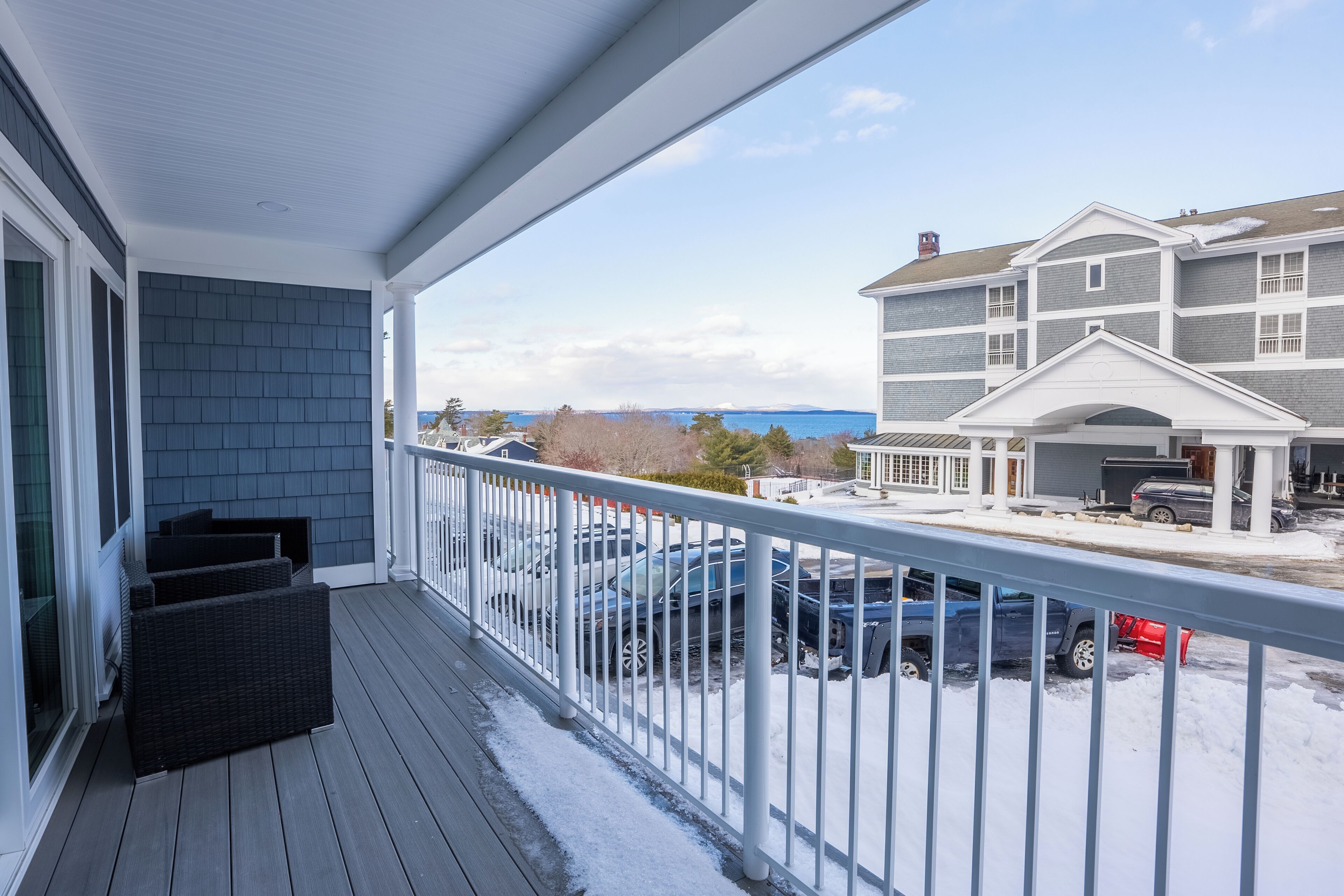 partial oceanview eden king apartment | balcony view