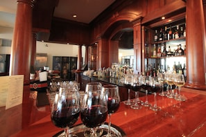 Bar (on property) - Bluenose Inn - Bar Harbor Collection (Bar Harbor)