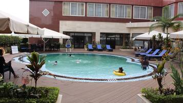Outdoor pool, sun loungers