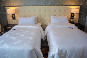Deluxe Double or Twin Room | Egyptian cotton sheets, premium bedding, down comforters, minibar - Djeuga Palace (Yaoundé)
