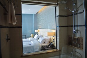 Deluxe Double or Twin Room | Bathroom | Free toiletries, hair dryer, bidet, towels - Djeuga Palace (Yaoundé)