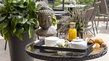 Free daily continental breakfast