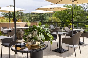 Terrace/patio - Hôtel - Résidence Lou Paradou (Gréoux-les-Bains)