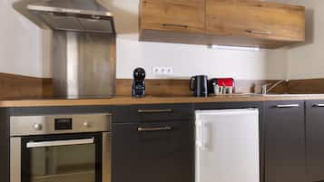 Mini-fridge, stovetop, coffee/tea maker, electric kettle