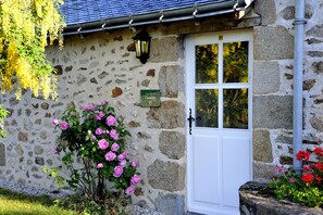 Exterior detail - Le Relais Du Gué De Selle (Mezangers)