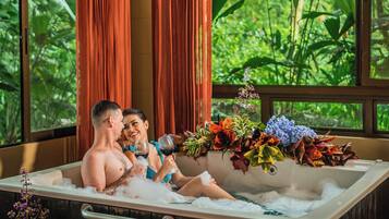 Couples treatment room(s), hot springs/mineral springs, body treatments