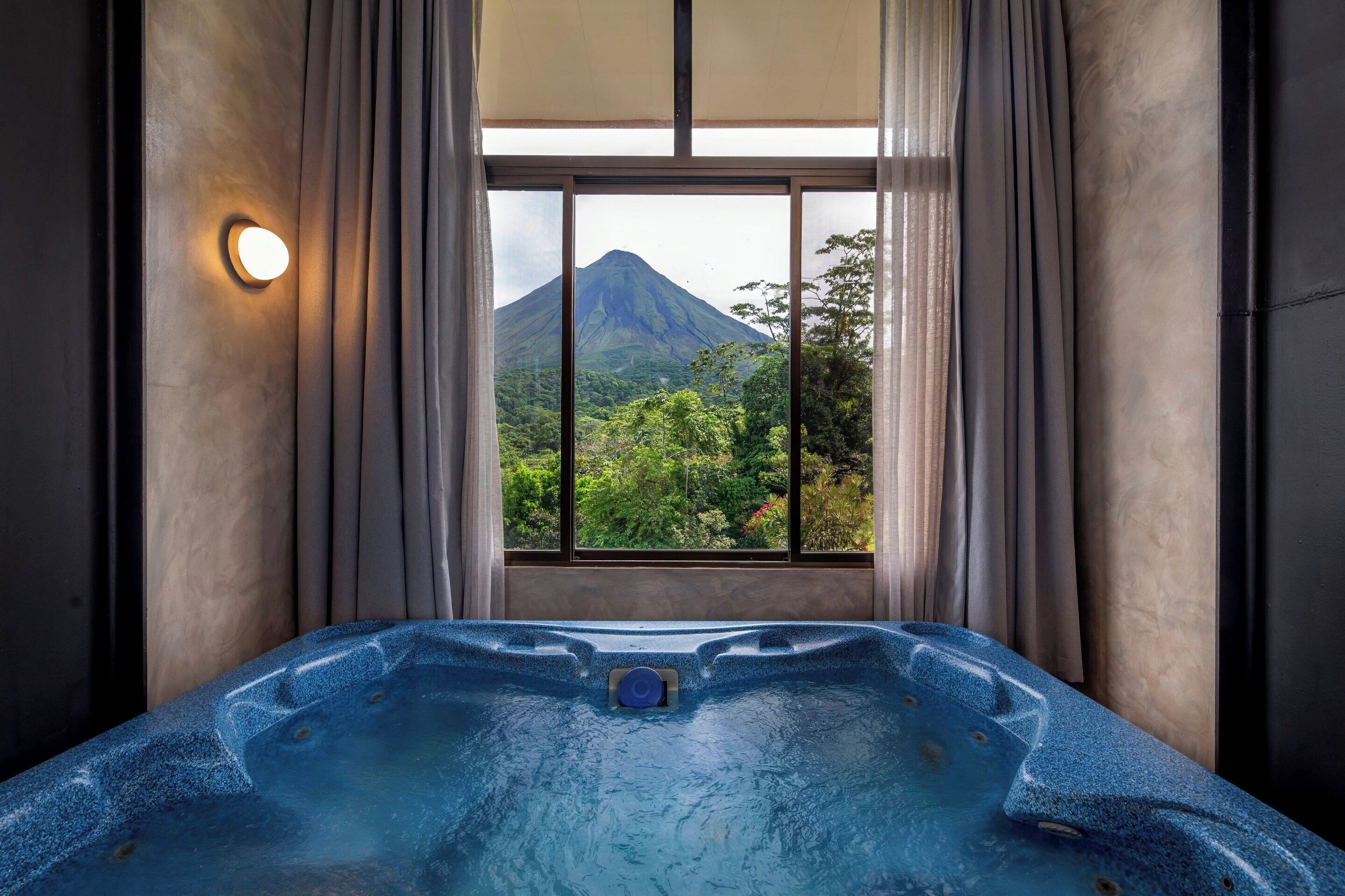 Kioro Suite | Down comforters, minibar, in-room safe, desk