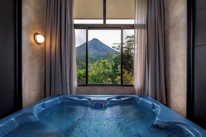 Suite Supérieure, 1 très grand lit | Couette en duvet d'oie, minibar, coffres-forts dans les chambres, bureau