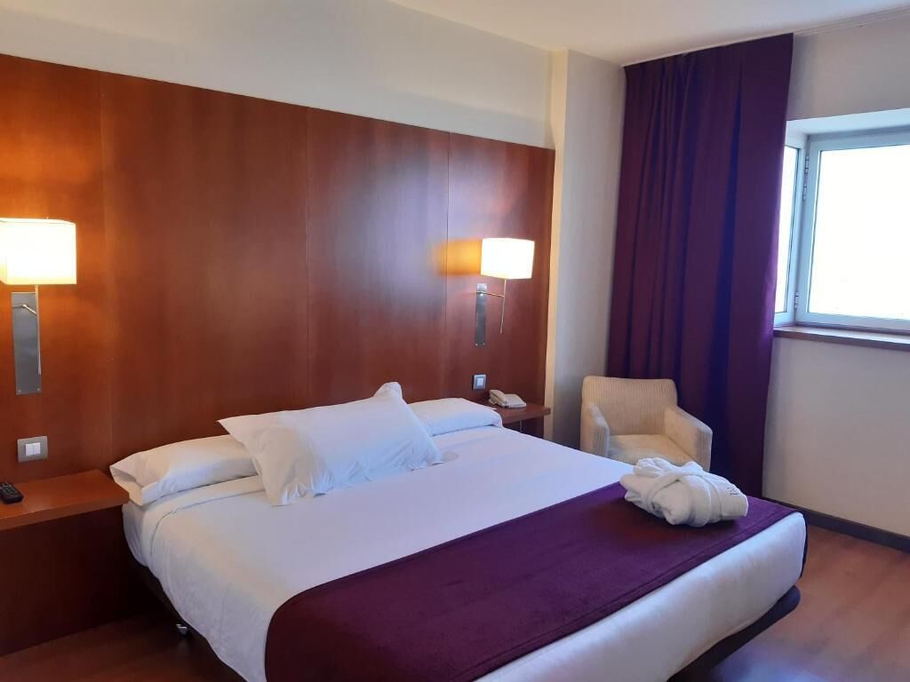 Camas Select Comfort, minibar y caja de seguridad en la habitación 