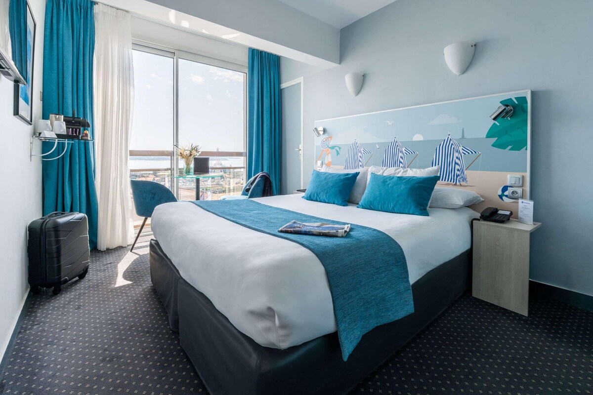 Premium bedding, Select Comfort beds, in-room safe, desk