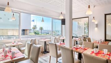 Kontinental frukost varje dag (EUR 15.00 per person)