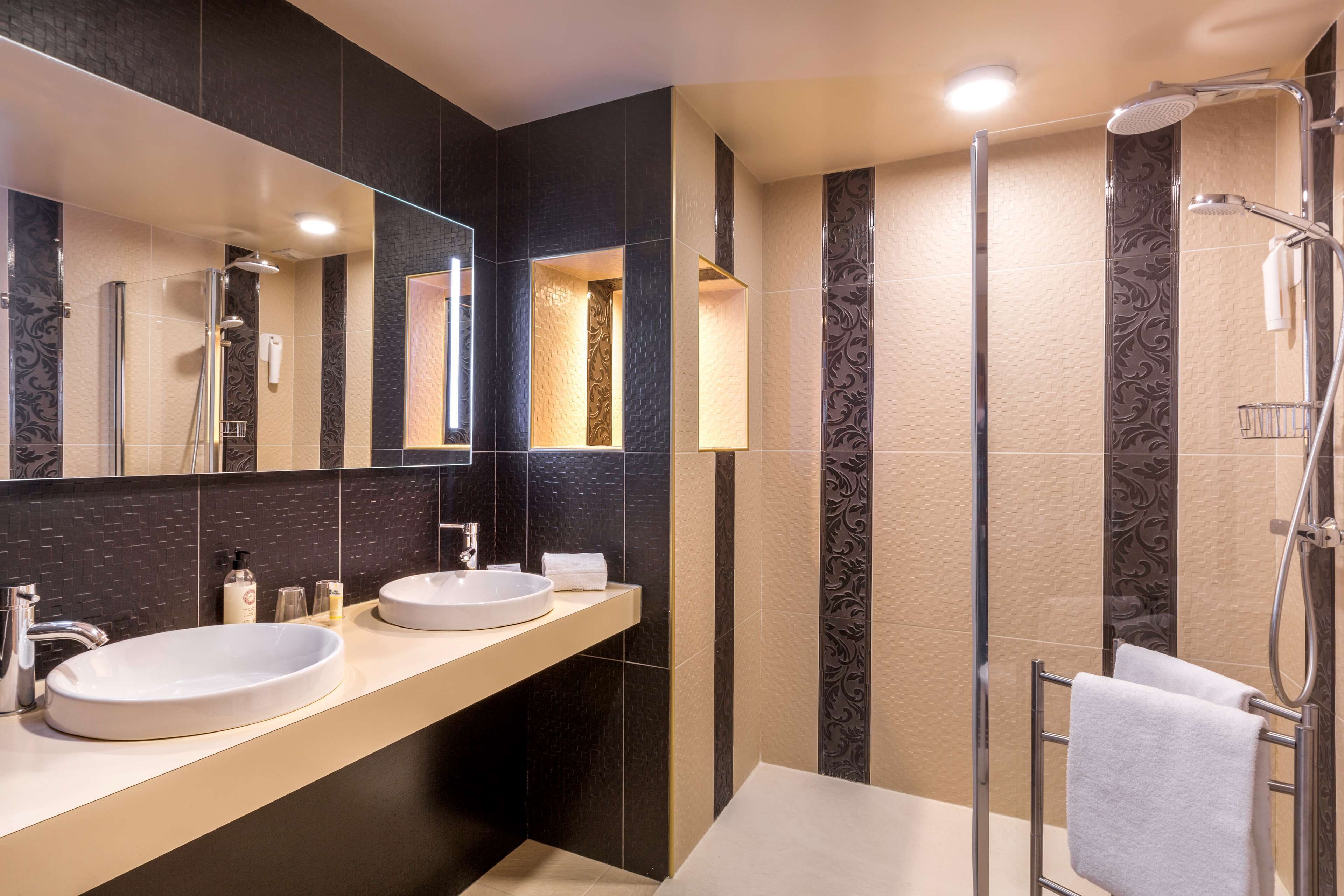 junior suite, 1 king bed, terrace, sea view (with sofabed) | bathroom | free toiletries, hair dryer, towels