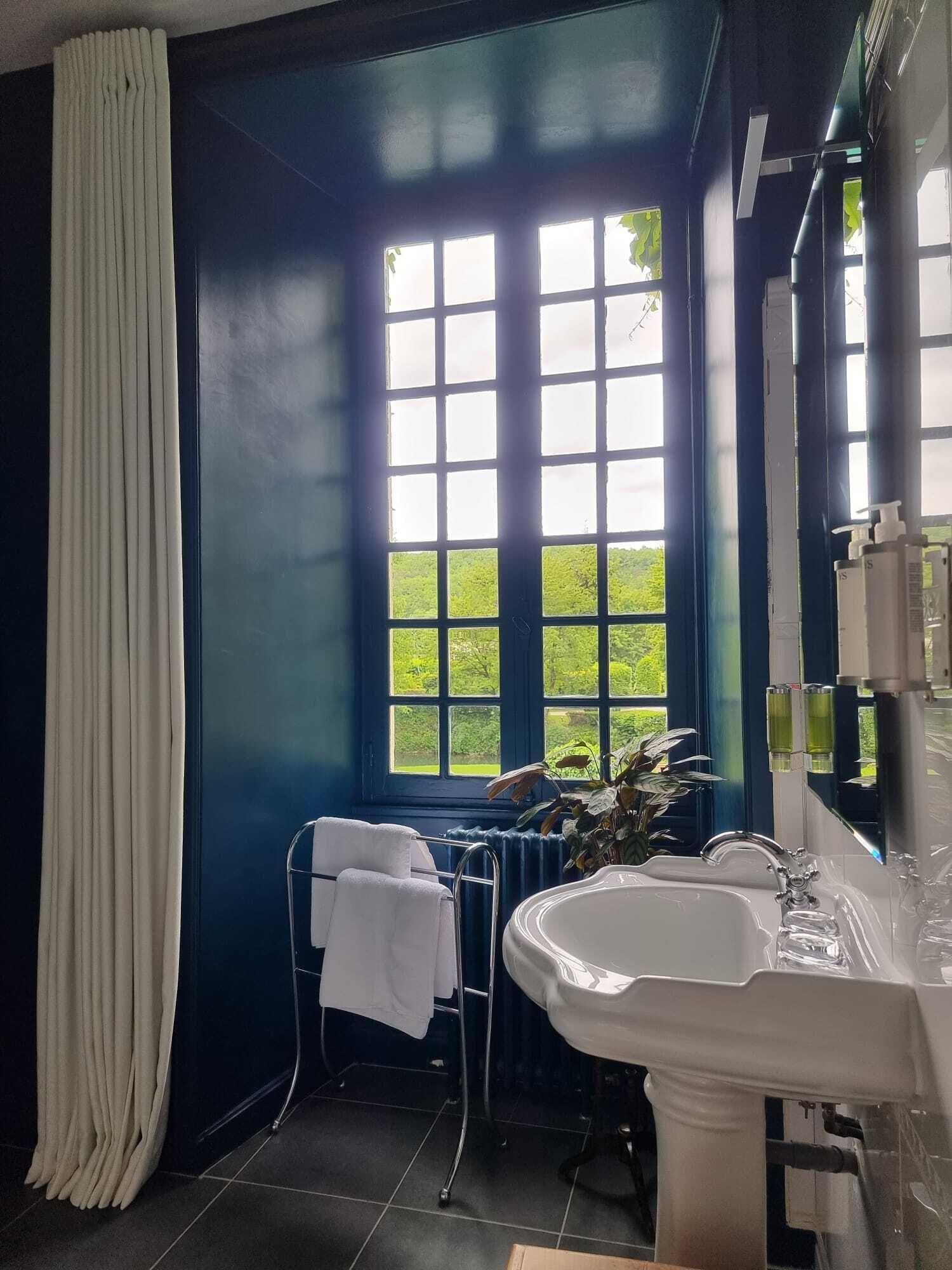 luxury room (luxe) | bathroom | free toiletries, hair dryer, bathrobes, towels