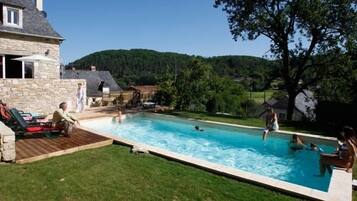 Outdoor pool, pool loungers