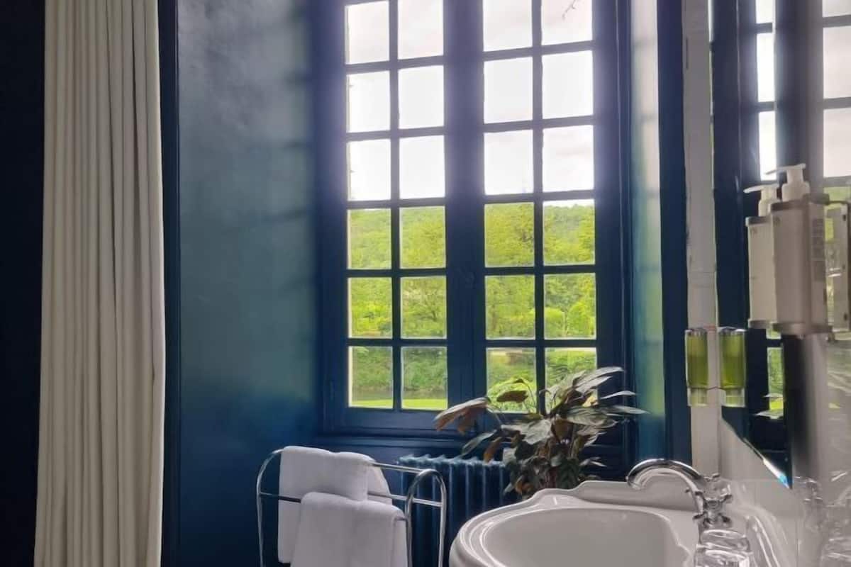 Banheiro | Produtos de toalete gråtis, secador de cabelo, roupÔes de banho