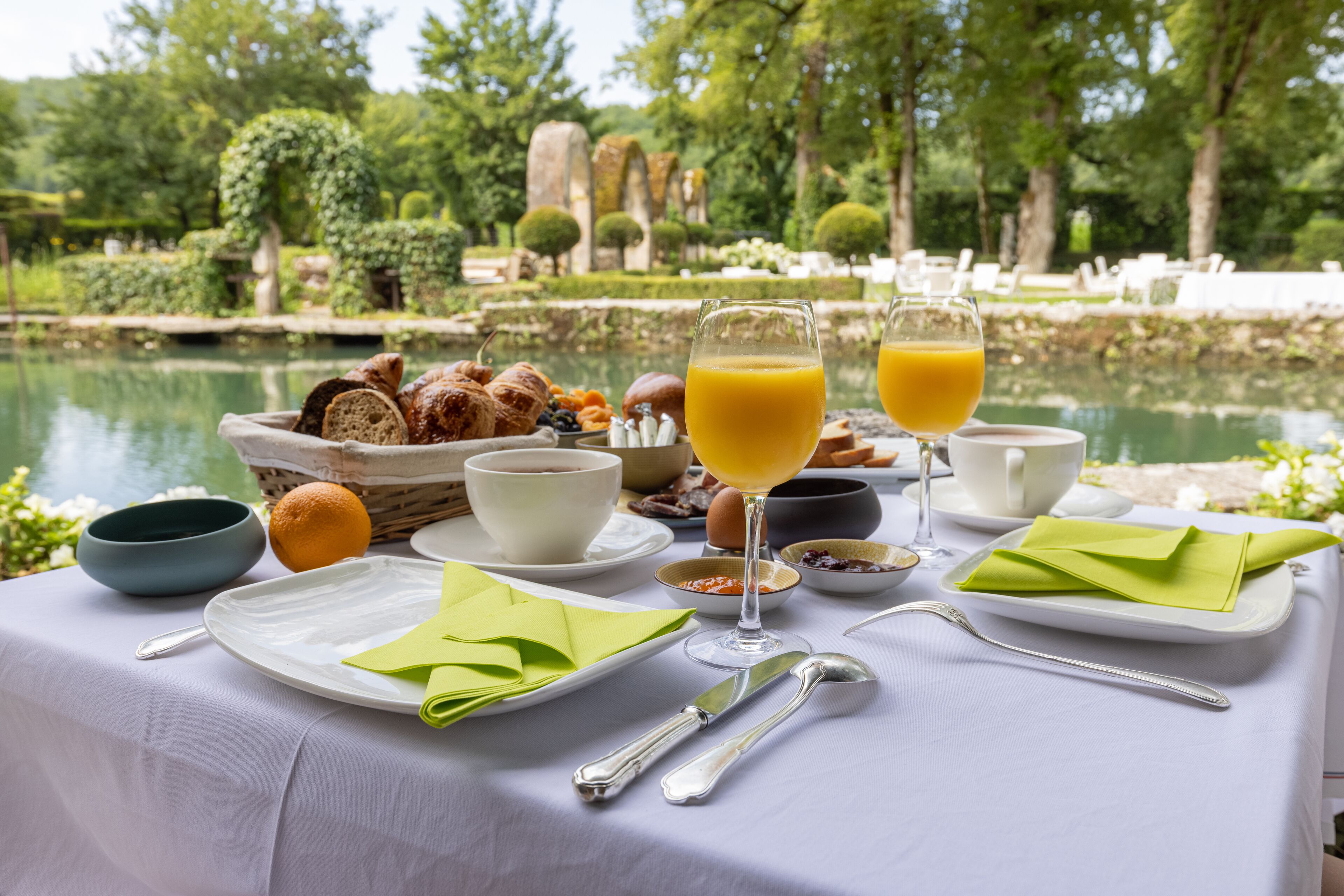 daily buffet breakfast (eur 21 per person)