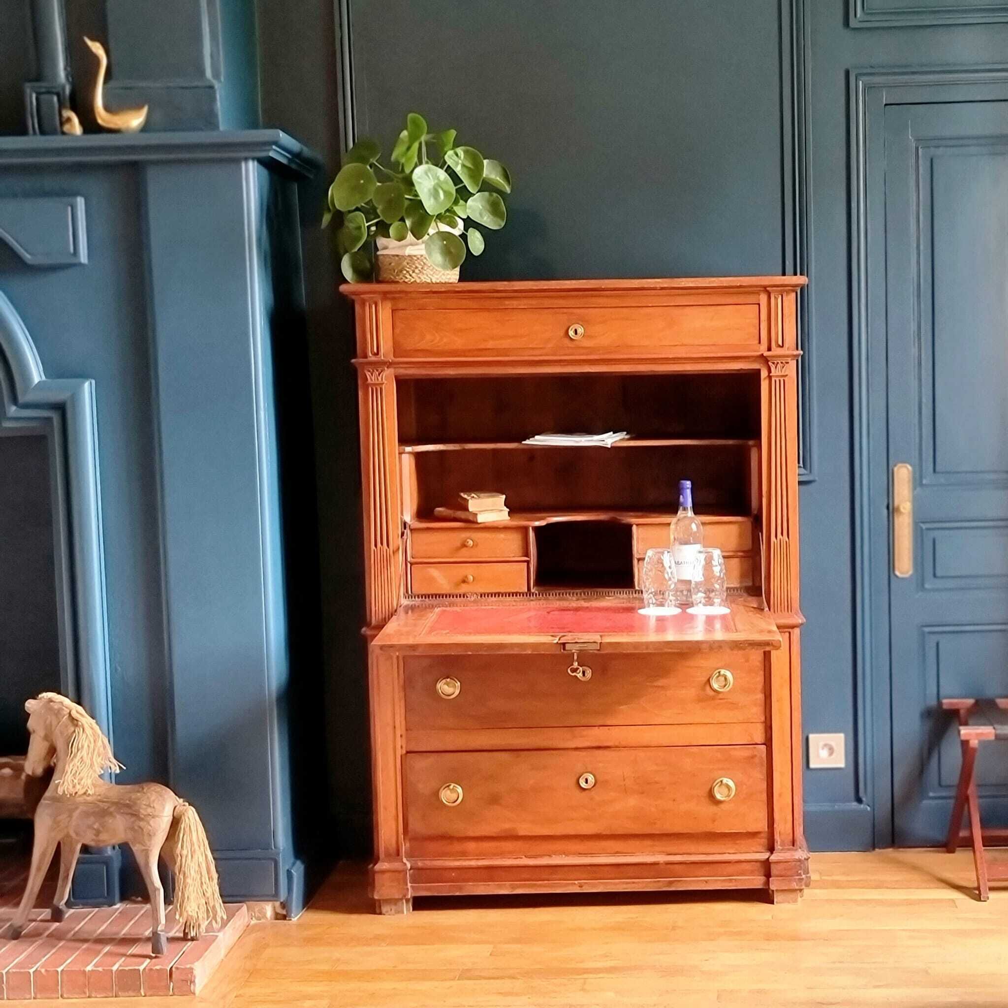 luxury room (luxe) | living area | 100-cm flat-screen tv with satellite channels, tv